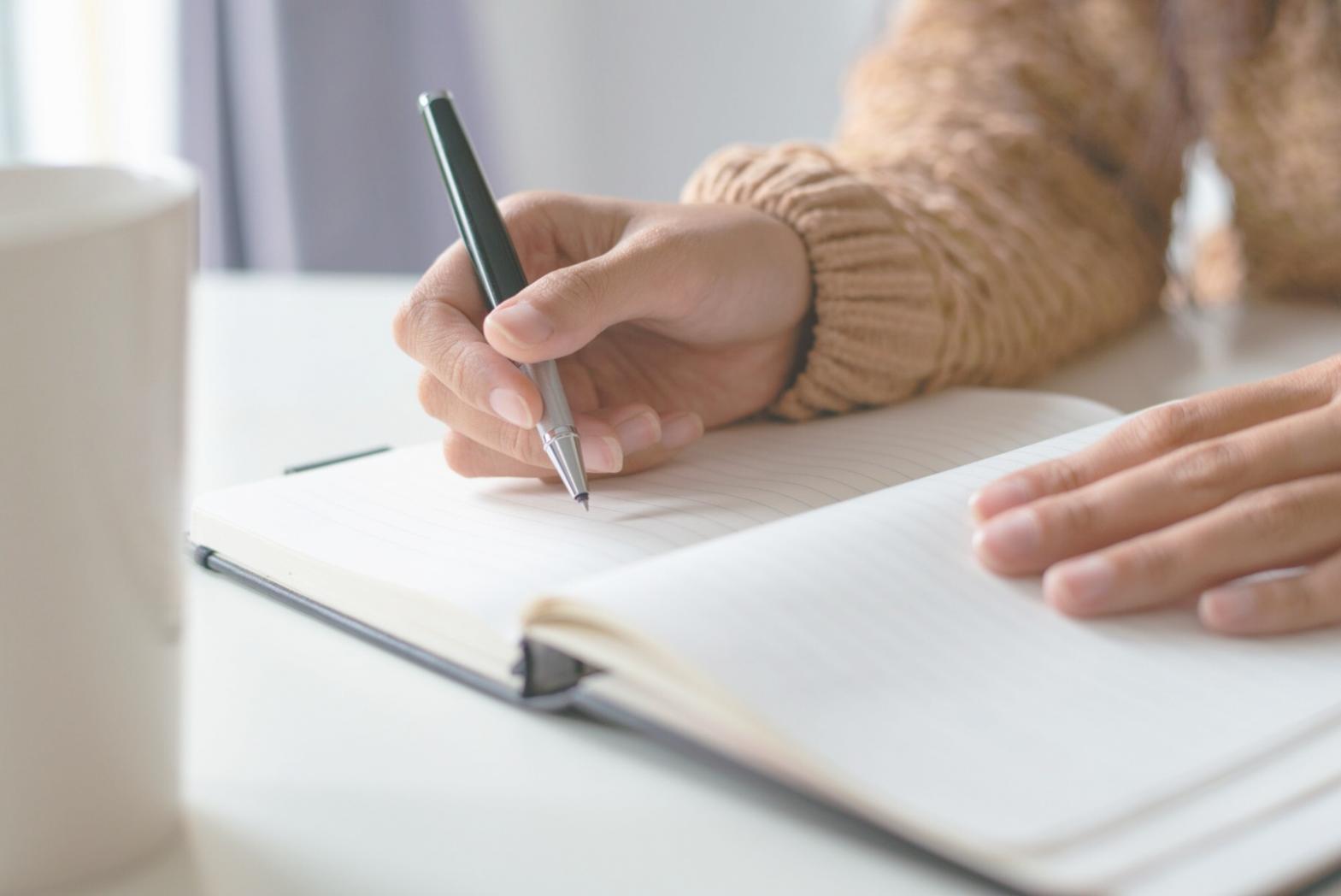 Espacio de trabajo profesional donde atendemos consultas sobre finanzas personales